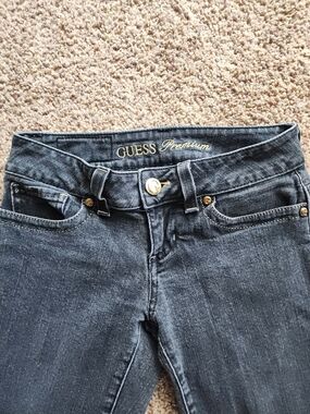 GUESS Women’s Black Capri